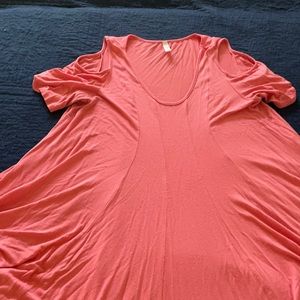 Emerald cold shoulder short sleeve swing top.